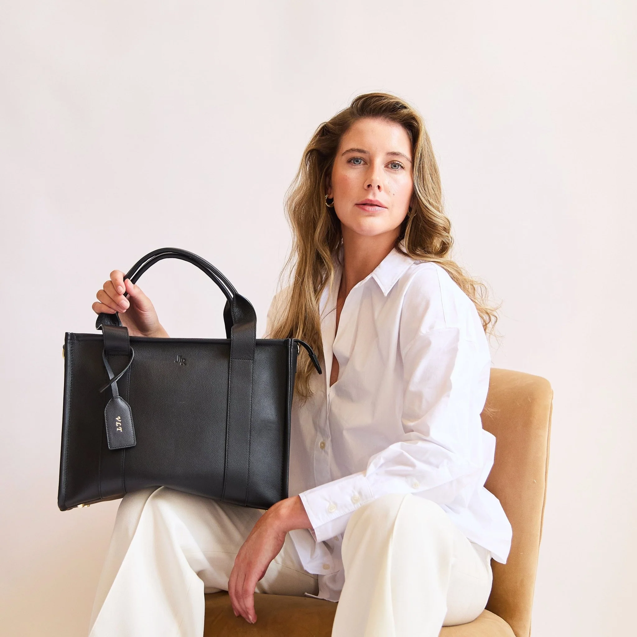 Medium Taylor Luxe Leather Tote Bag- Black - Image 4